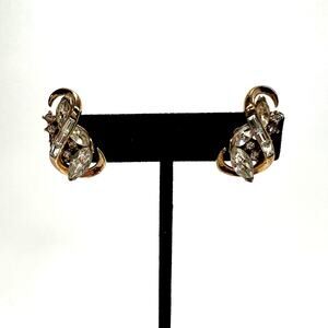 TRIFARI Vintage Gold Tone Rhinestone Clip On Earrings Swirl Leaf Design